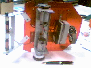RobotFilo_Dessous.jpg (62717 octets)