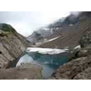 Montrer l'image lace de montagne avec névé 