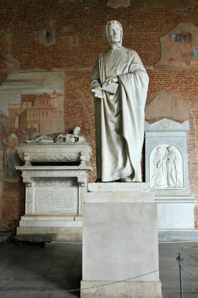 Statue de L&eacute;onard de Pise dans sa ville natale